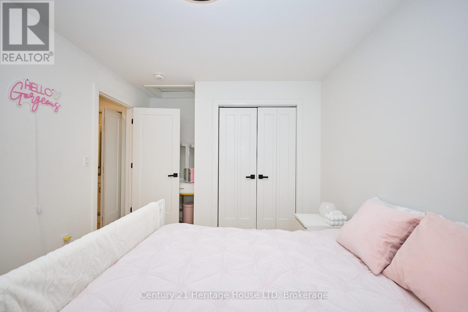 18 PARKVIEW AVENUE - 26