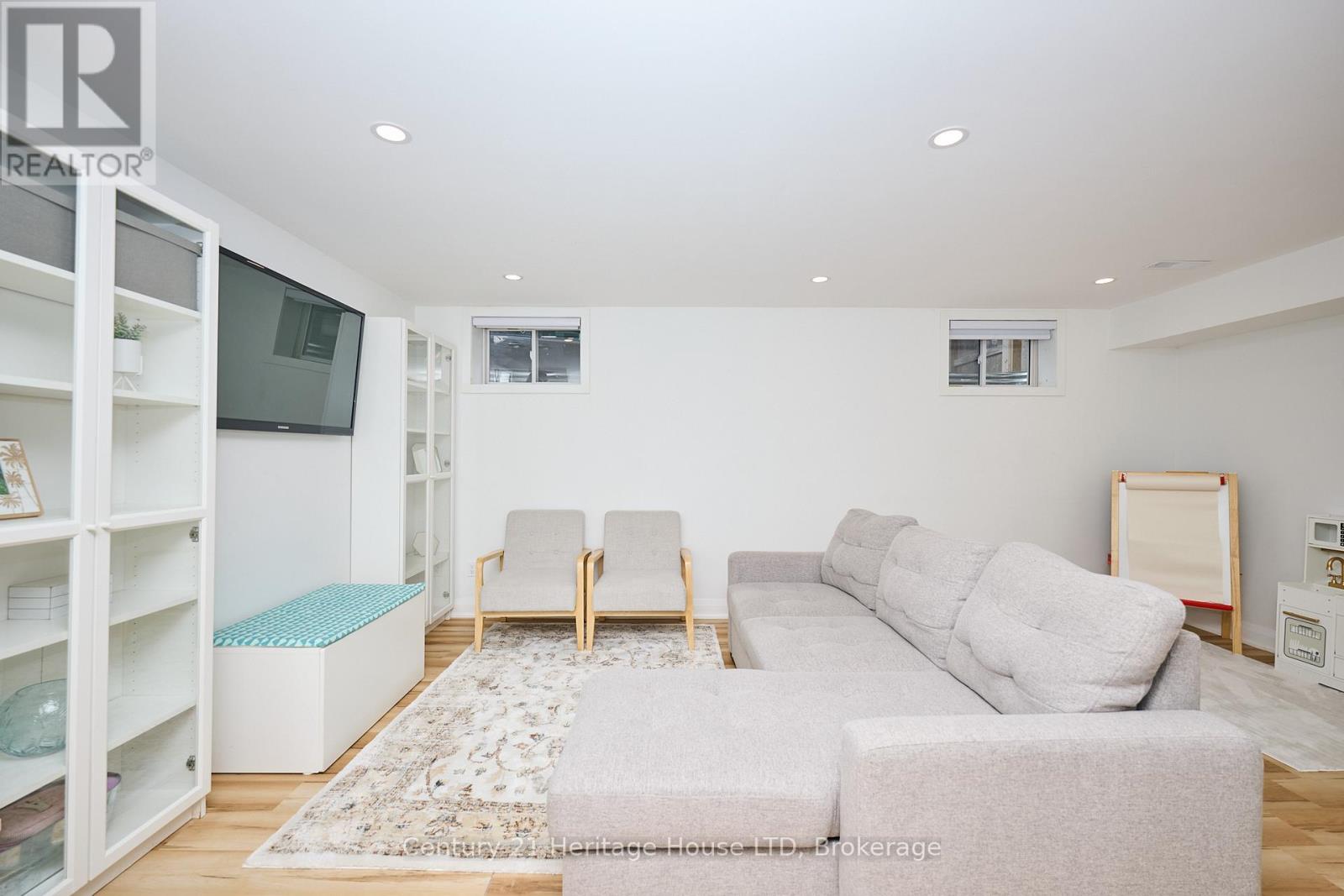 18 PARKVIEW AVENUE - 32