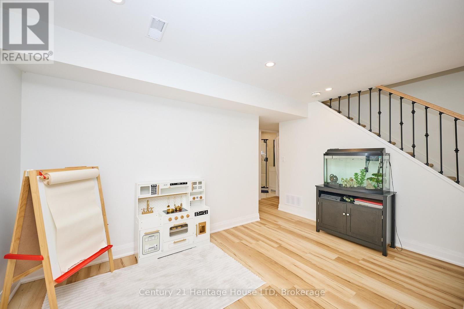 18 PARKVIEW AVENUE - 36