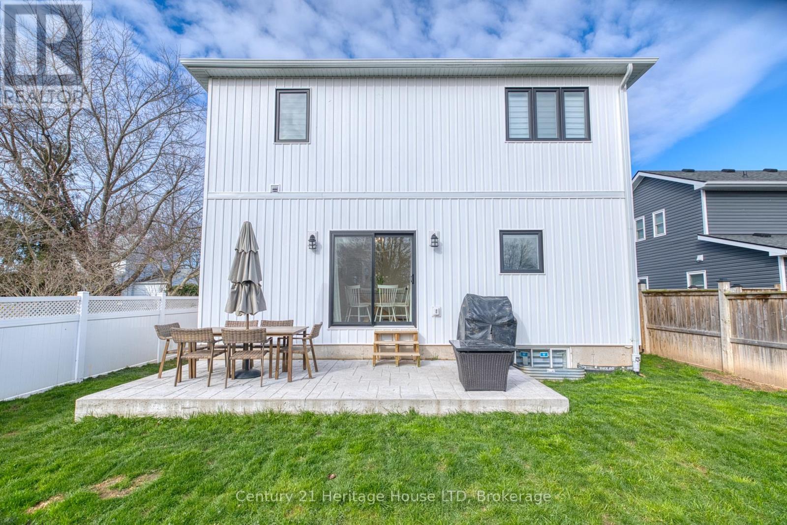 18 PARKVIEW AVENUE - 42