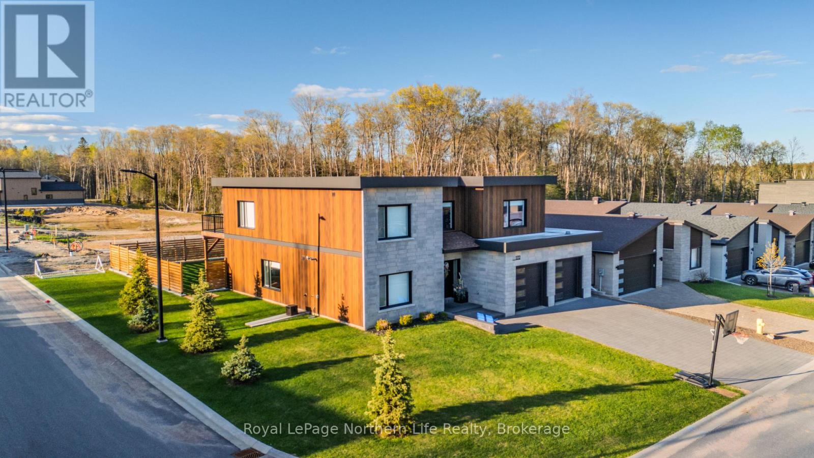172 SUGARBUSH STREET - 2