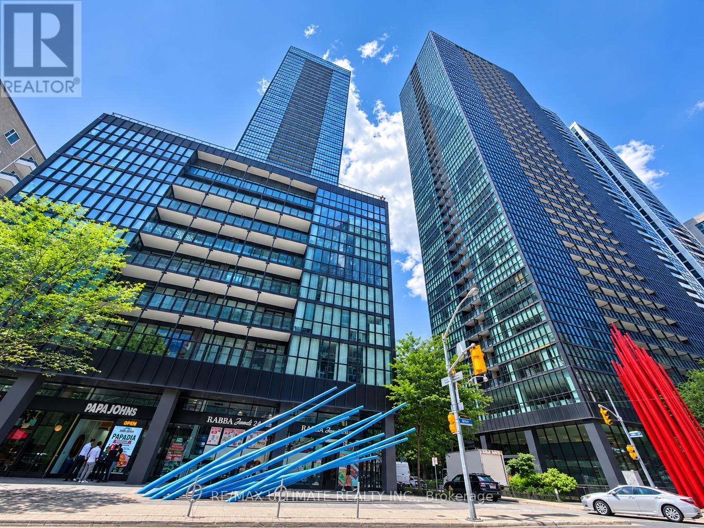 301 - 101 Charles St. E