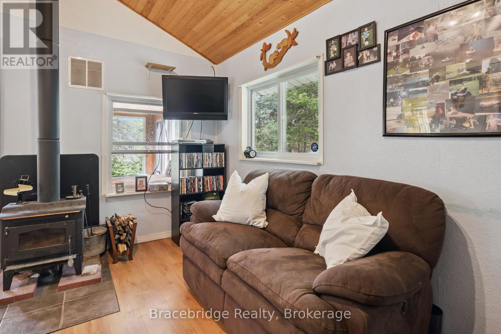 1100 COLONY ROAD - 11