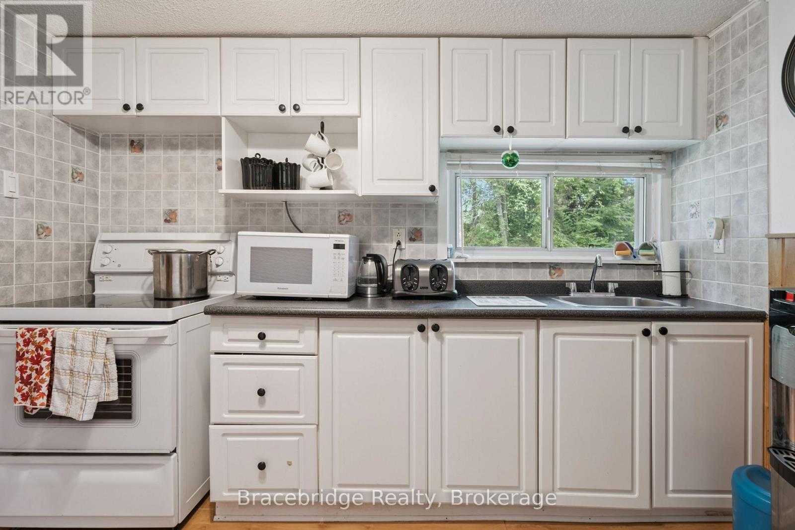 1100 COLONY ROAD - 20