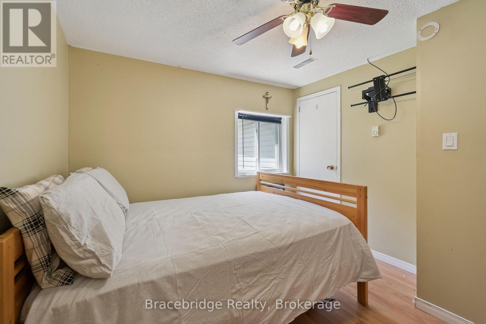 1100 COLONY ROAD - 23