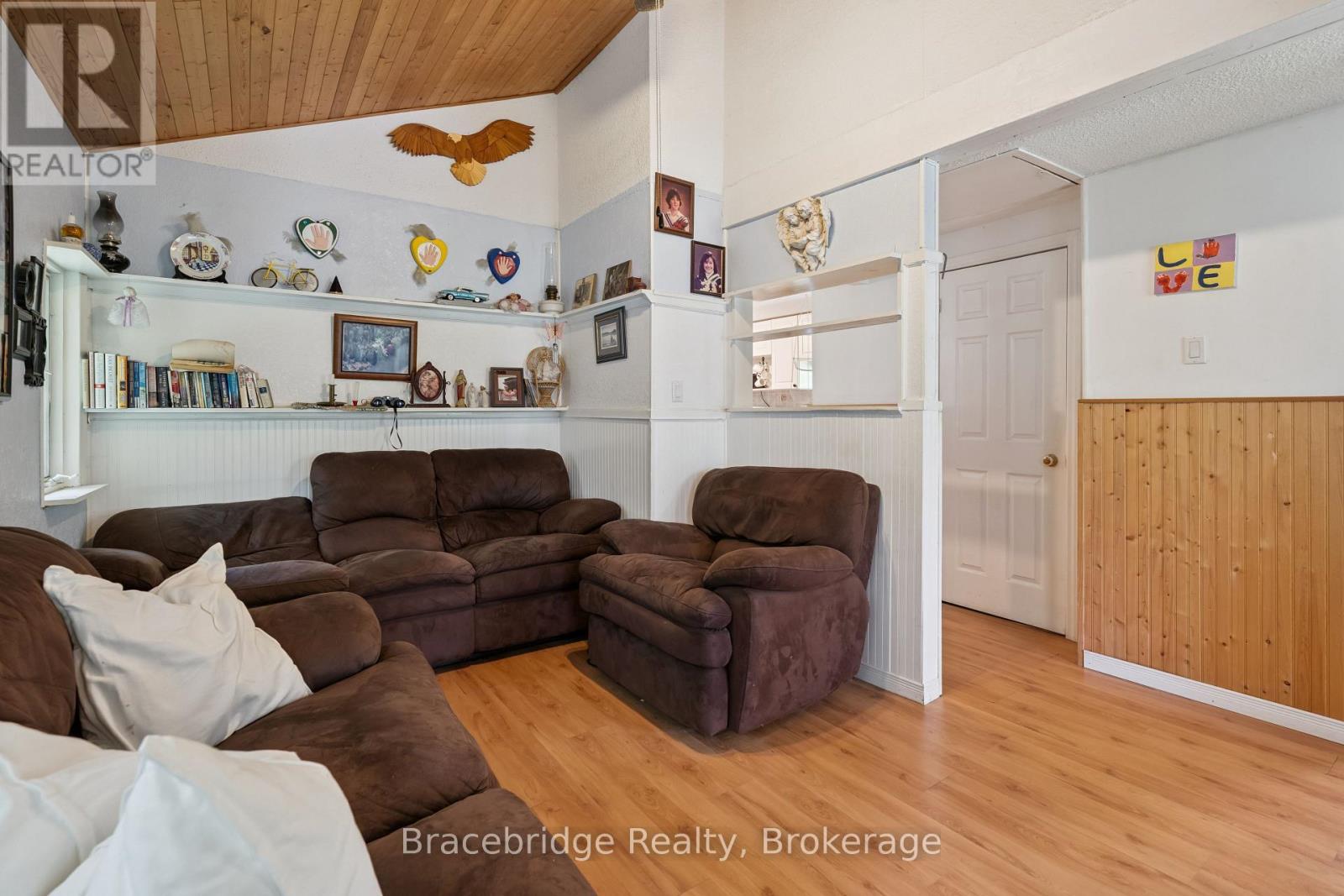 1100 COLONY ROAD - Image 9