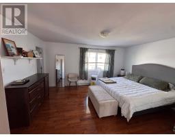 18 Capri Court thumbnail 17