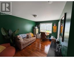 18 Capri Court thumbnail 15