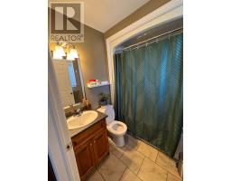 18 Capri Court thumbnail 20