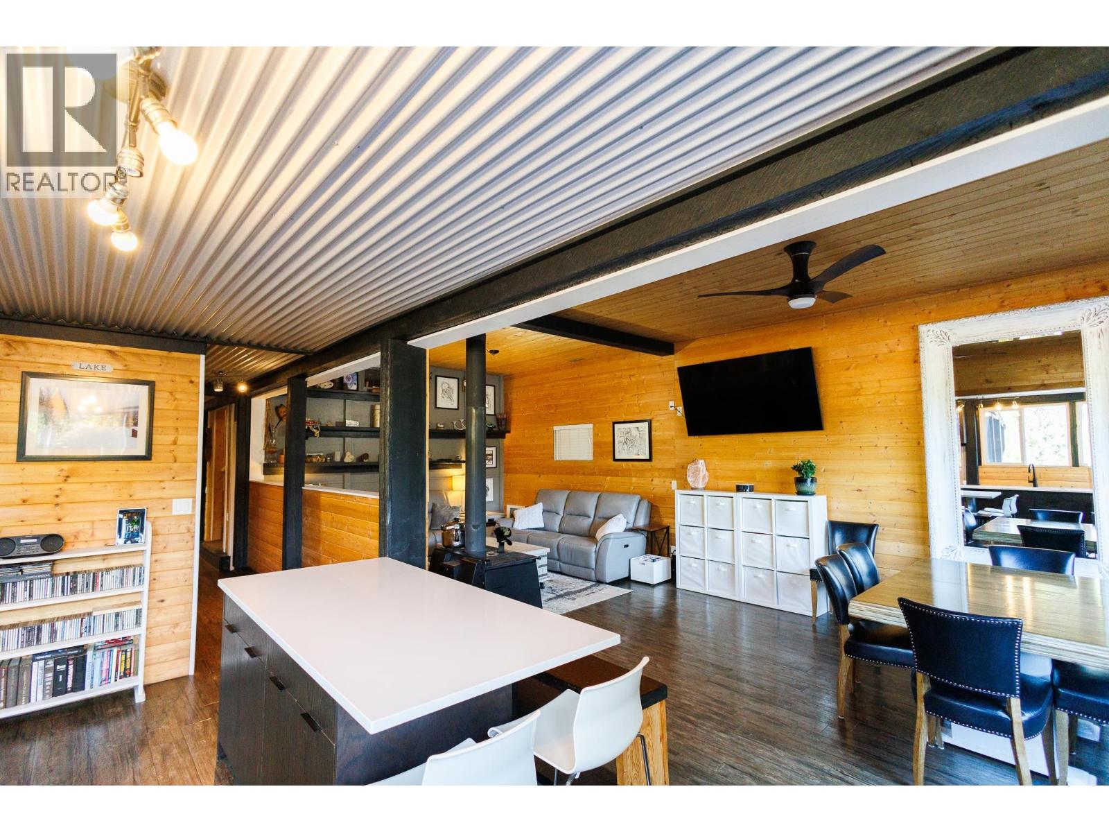 20519 16 HIGHWAY - 11
