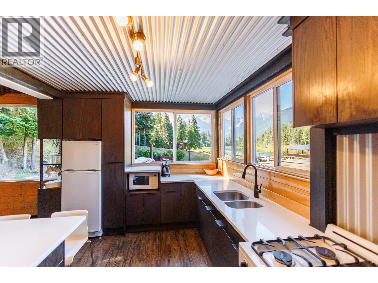 20519 16 HIGHWAY - 9