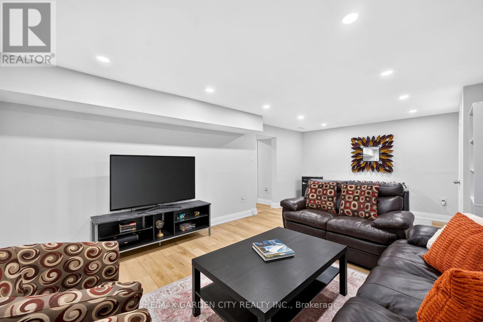 15 CHEVAL DRIVE - 39
