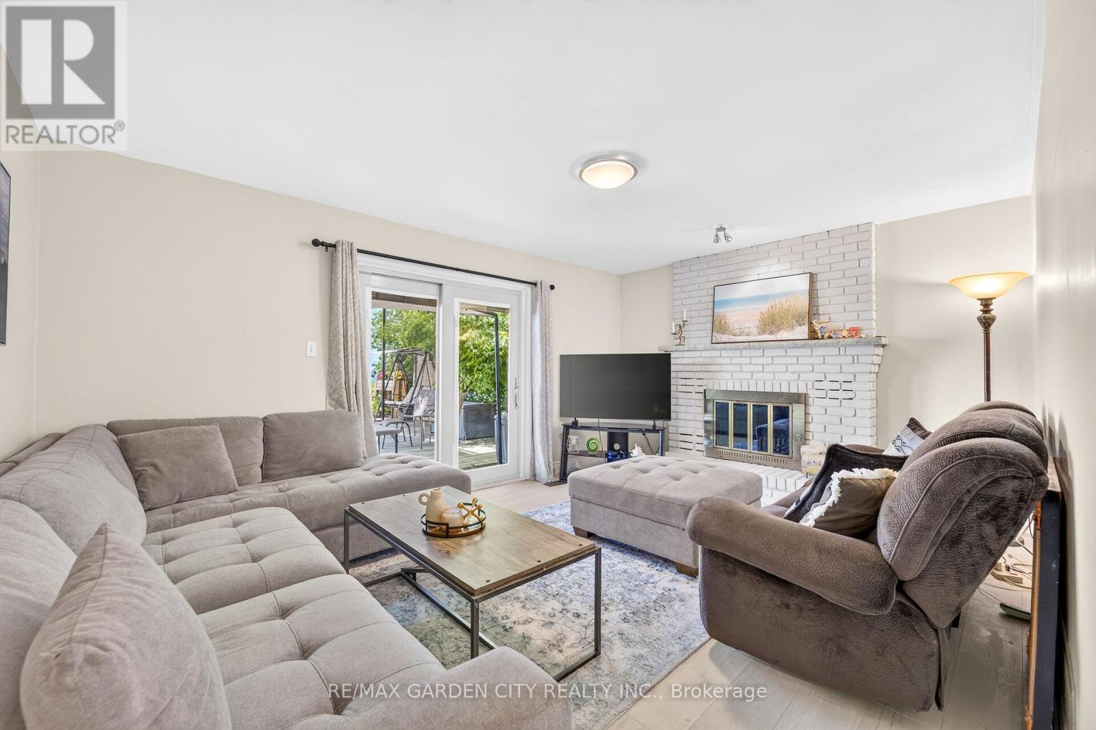 15 CHEVAL DRIVE - 22