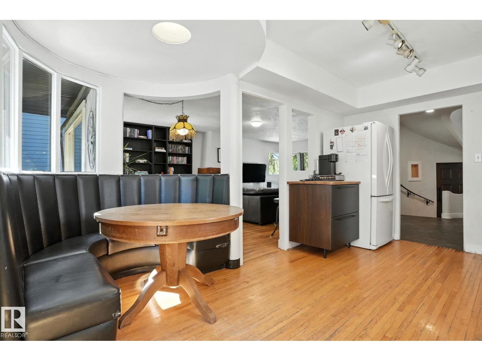 5406 110 ST NW - Image 13