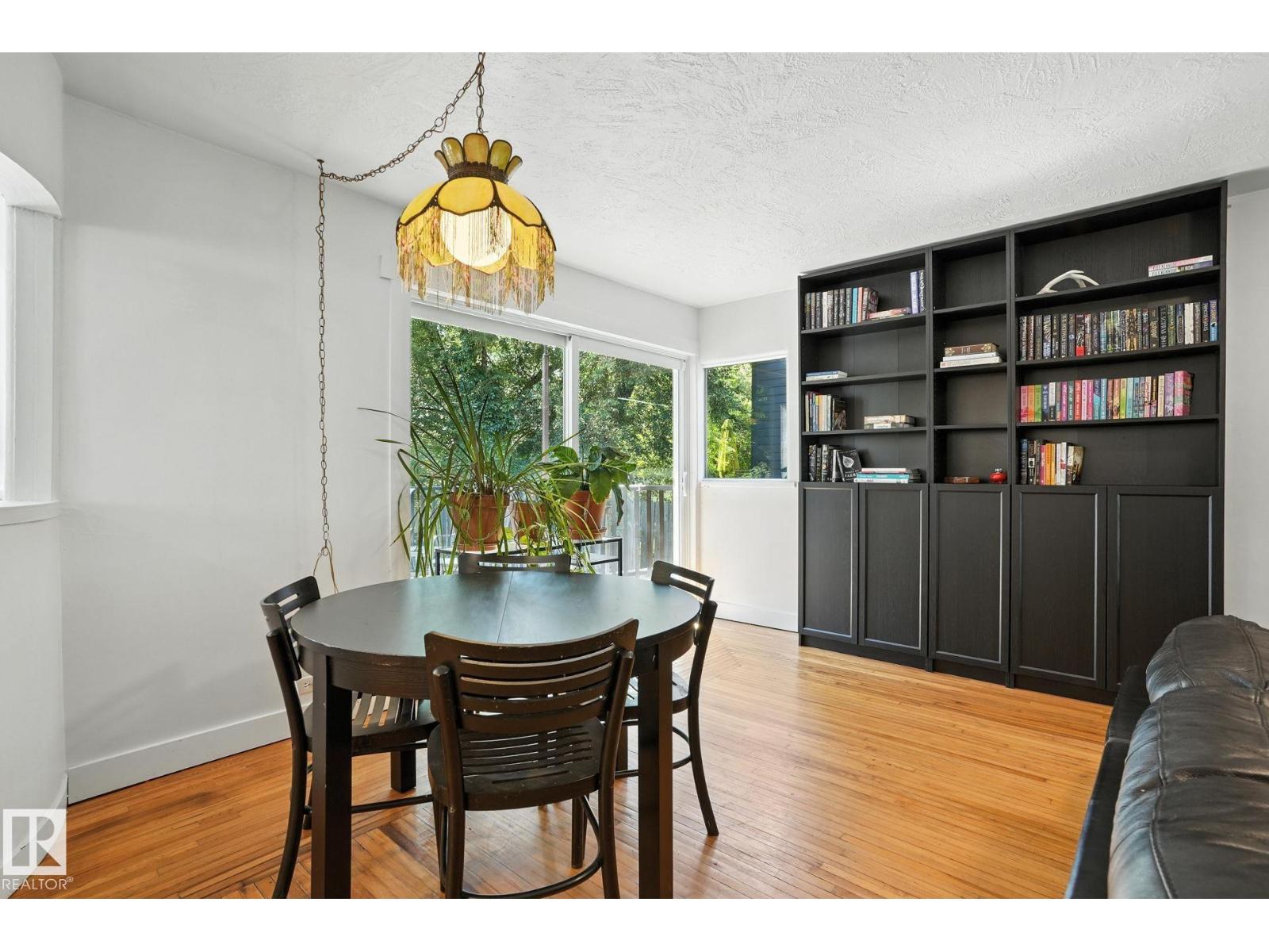 5406 110 ST NW - 8