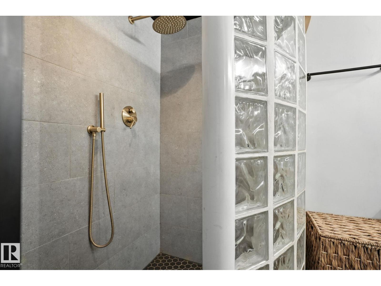 5406 110 ST NW - 15