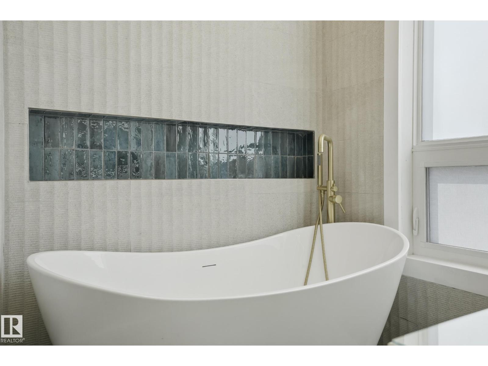 5406 110 ST NW - 28