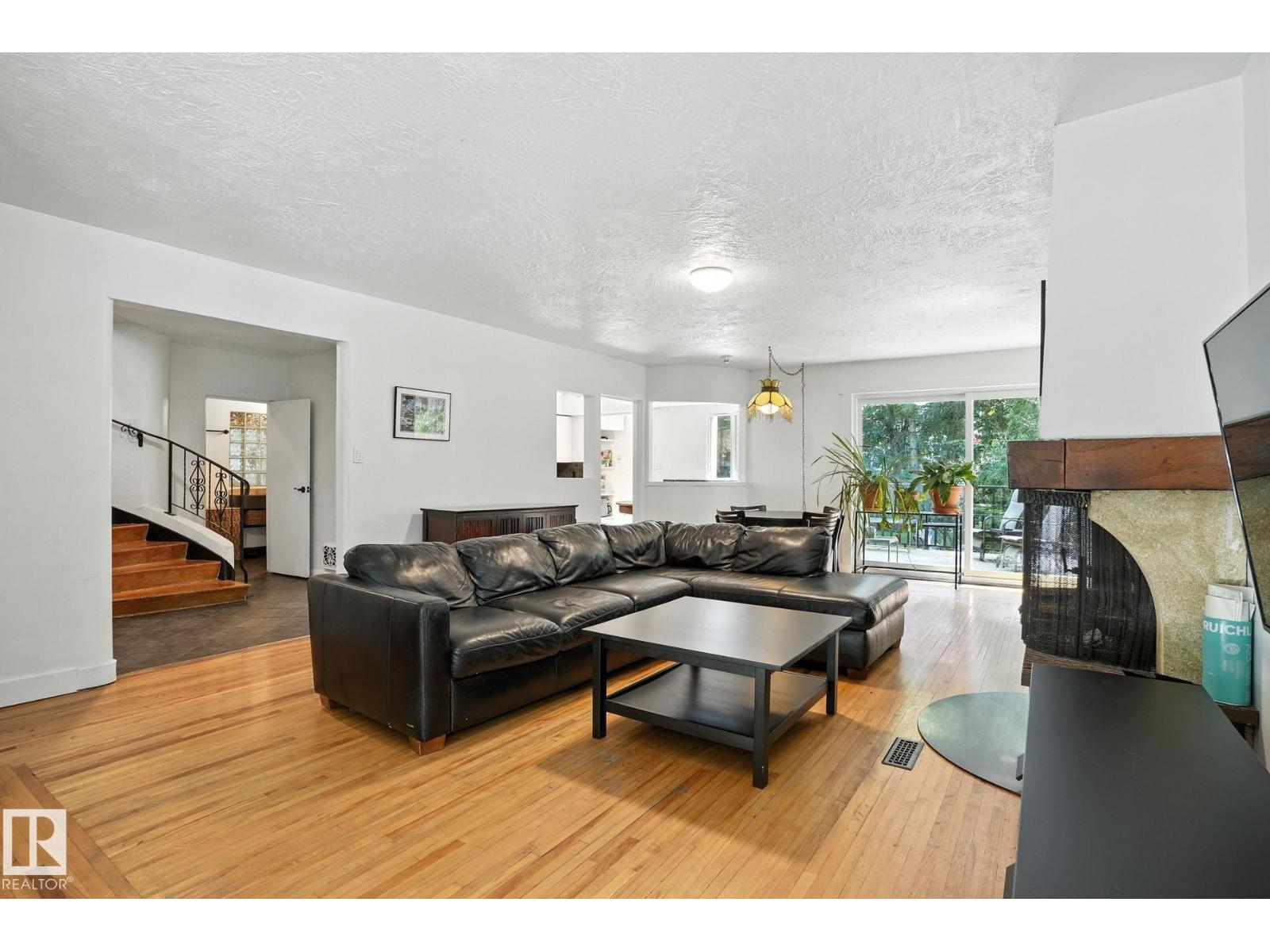5406 110 ST NW - 6