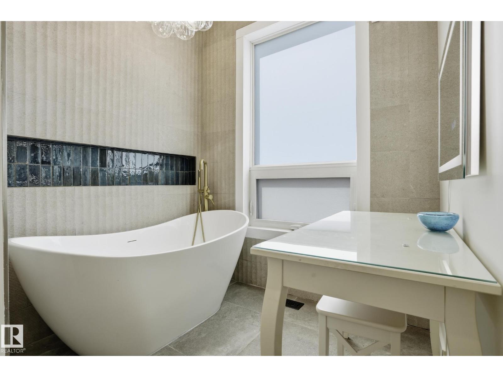 5406 110 ST NW - 29