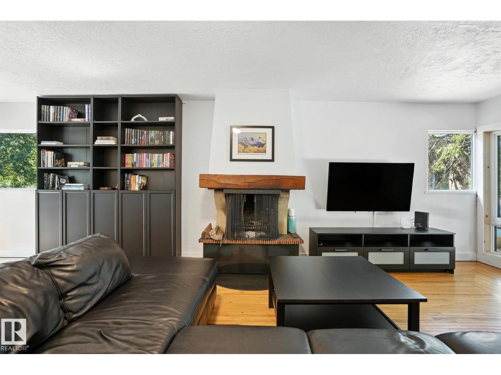 5406 110 ST NW - 7