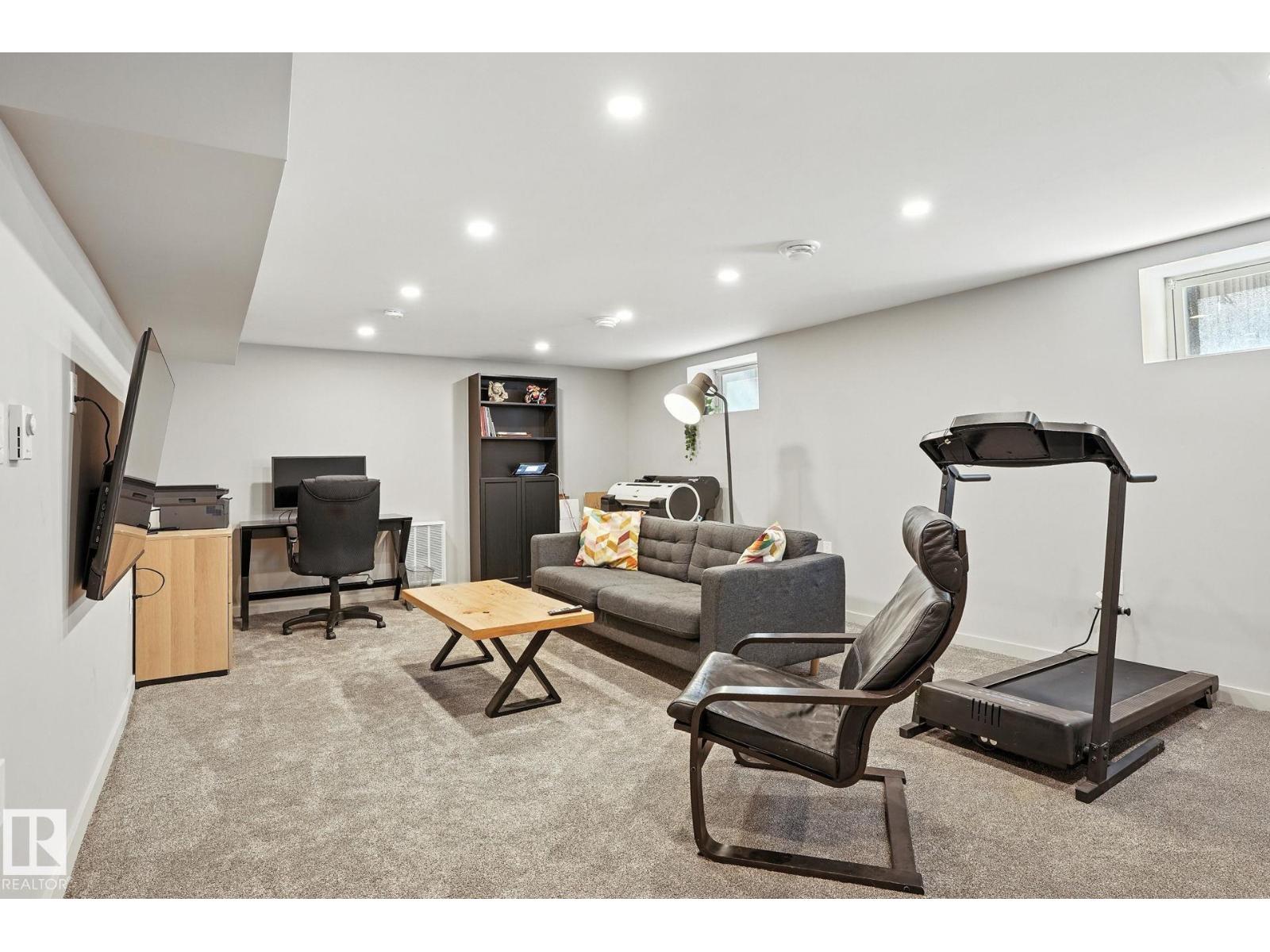 5406 110 ST NW - 36