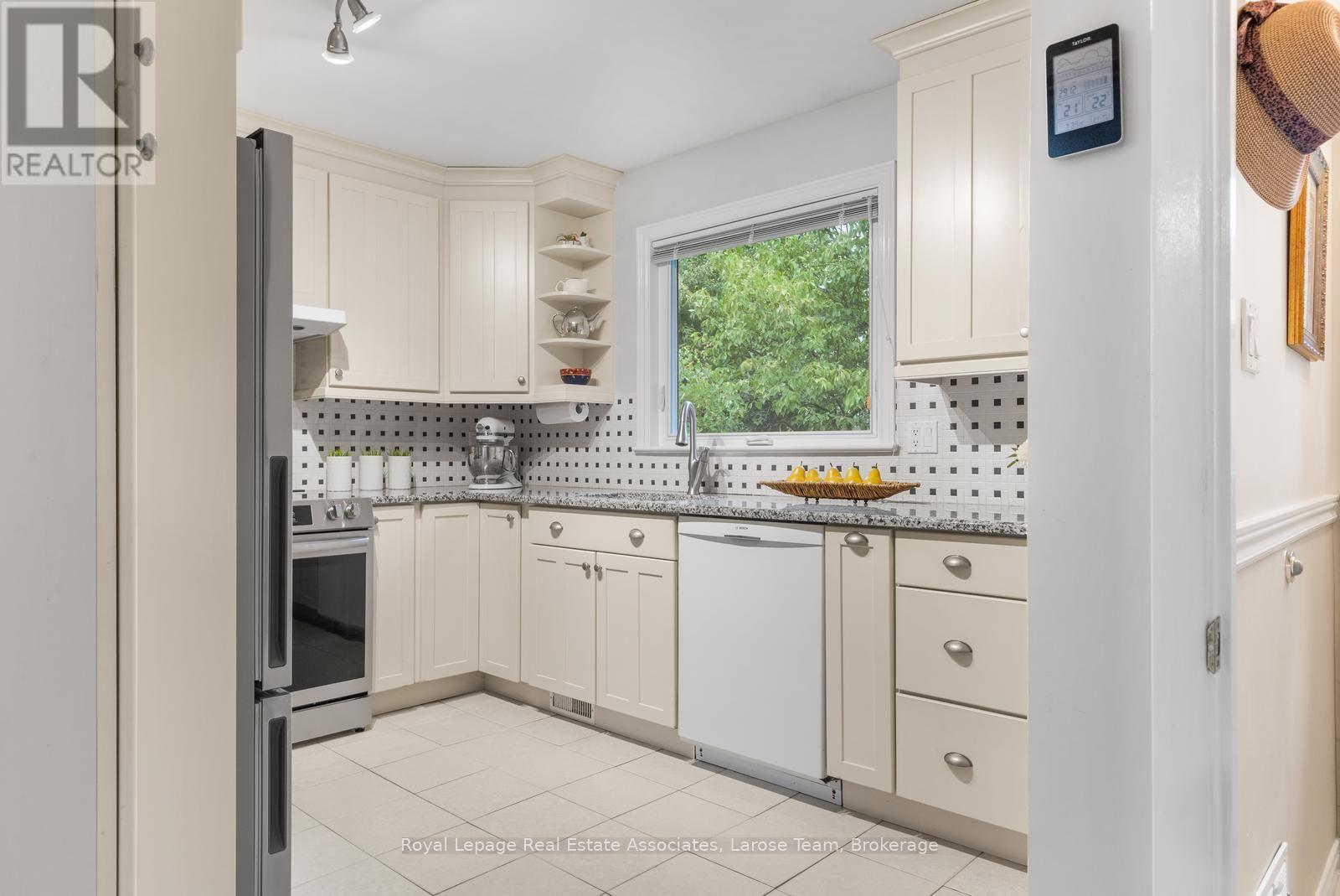 1515 THETFORD COURT - 12