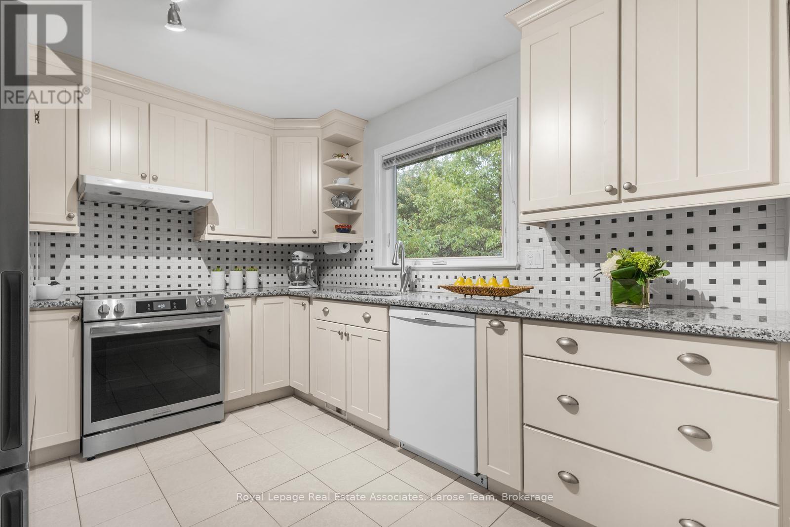 1515 THETFORD COURT - 14
