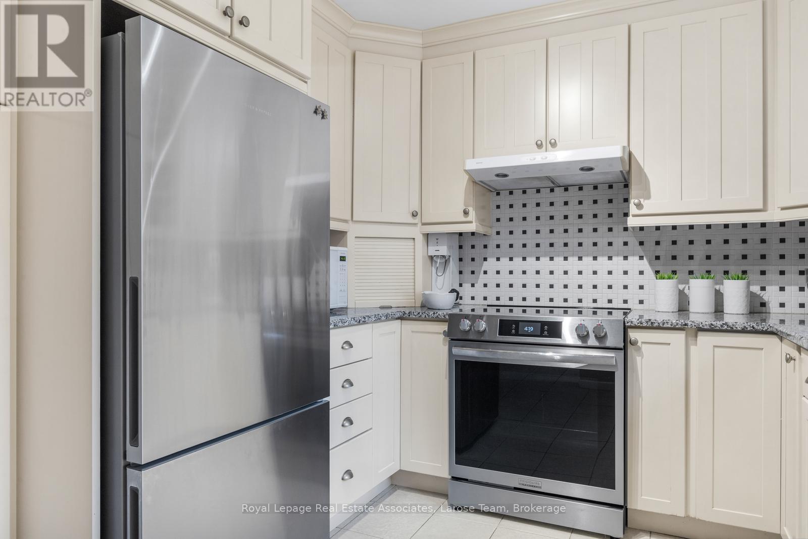 1515 THETFORD COURT - 16