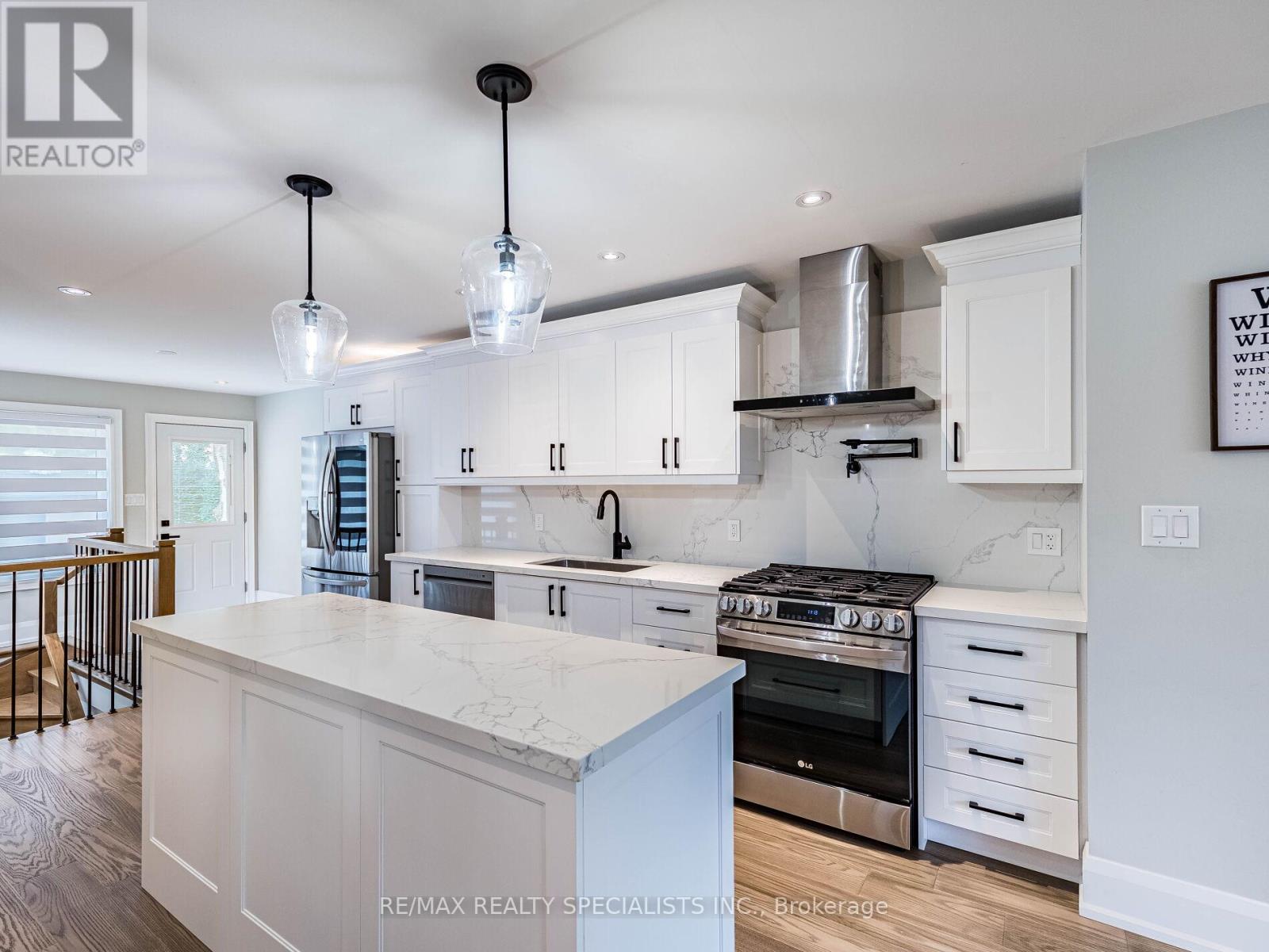 16 LESBURY AVENUE - 11