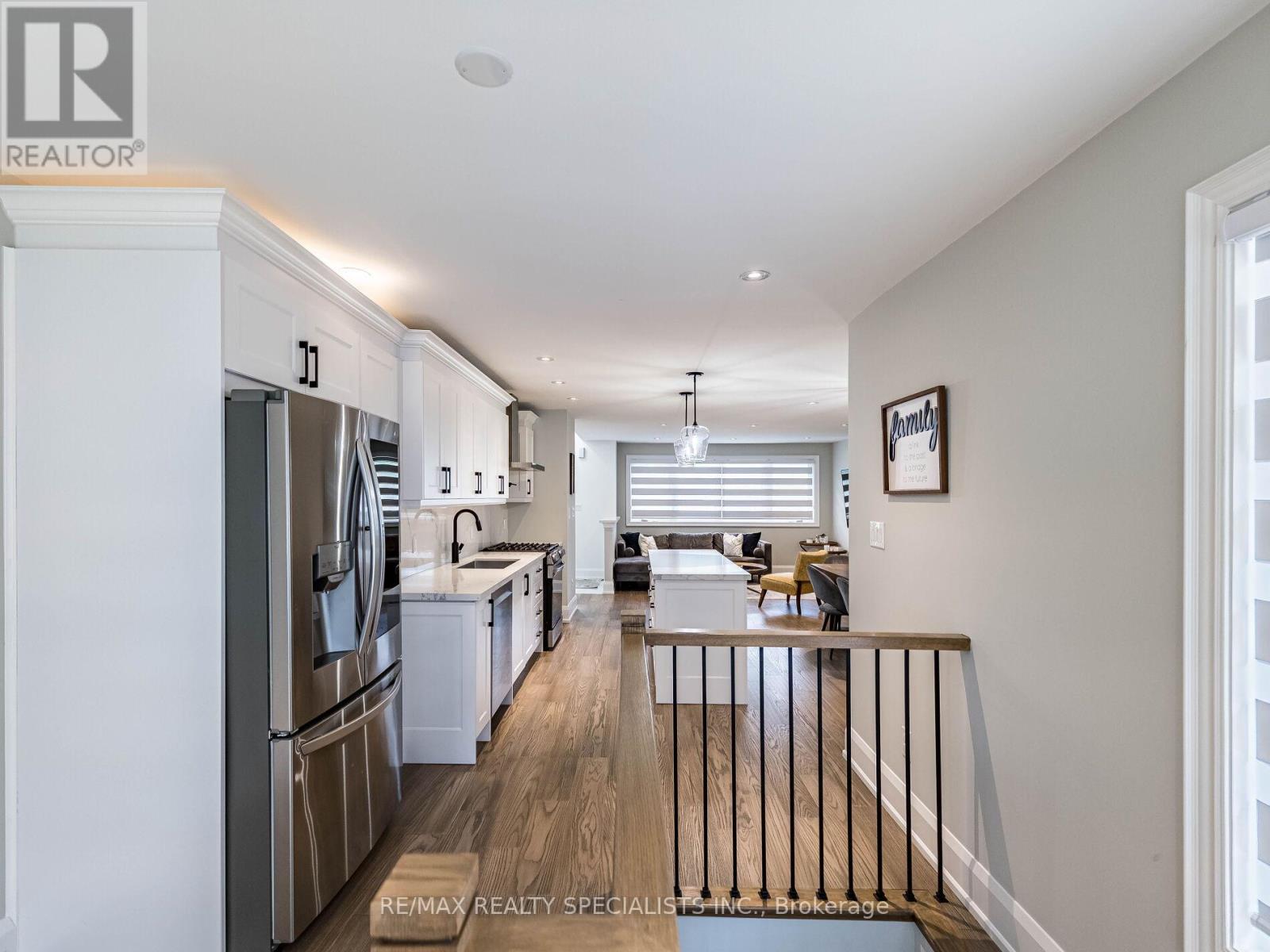 16 LESBURY AVENUE - 16