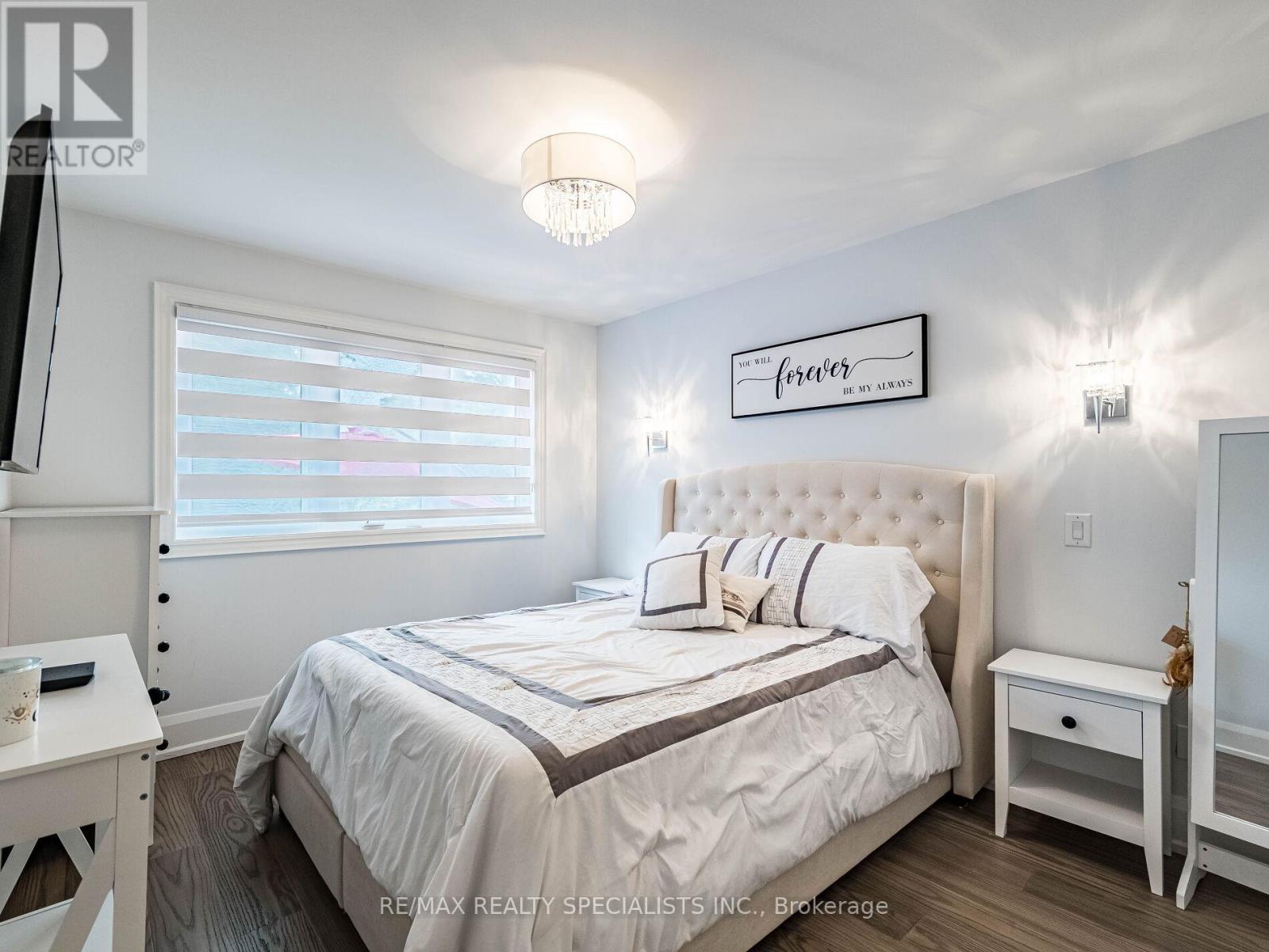 16 LESBURY AVENUE - 19