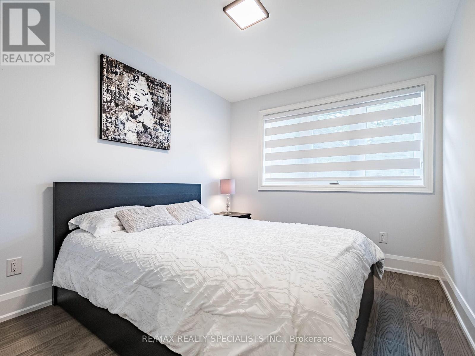 16 LESBURY AVENUE - 20
