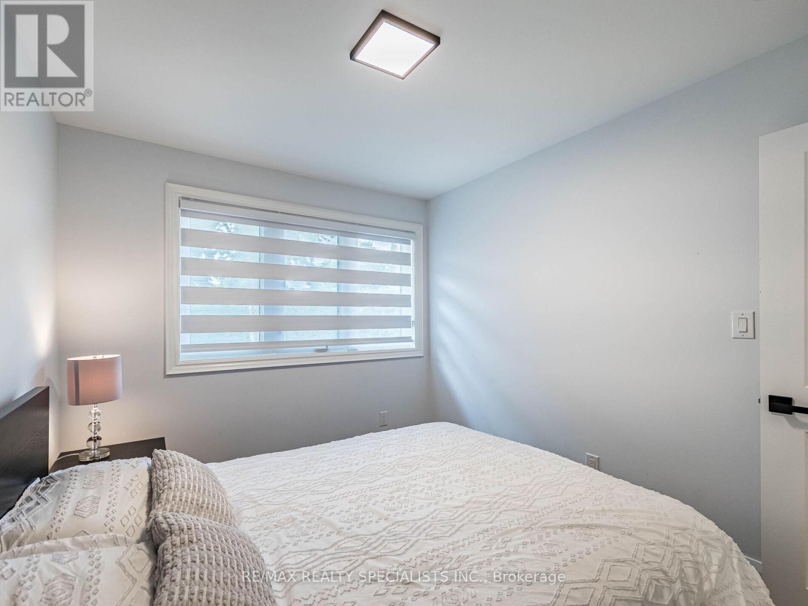 16 LESBURY AVENUE - 21