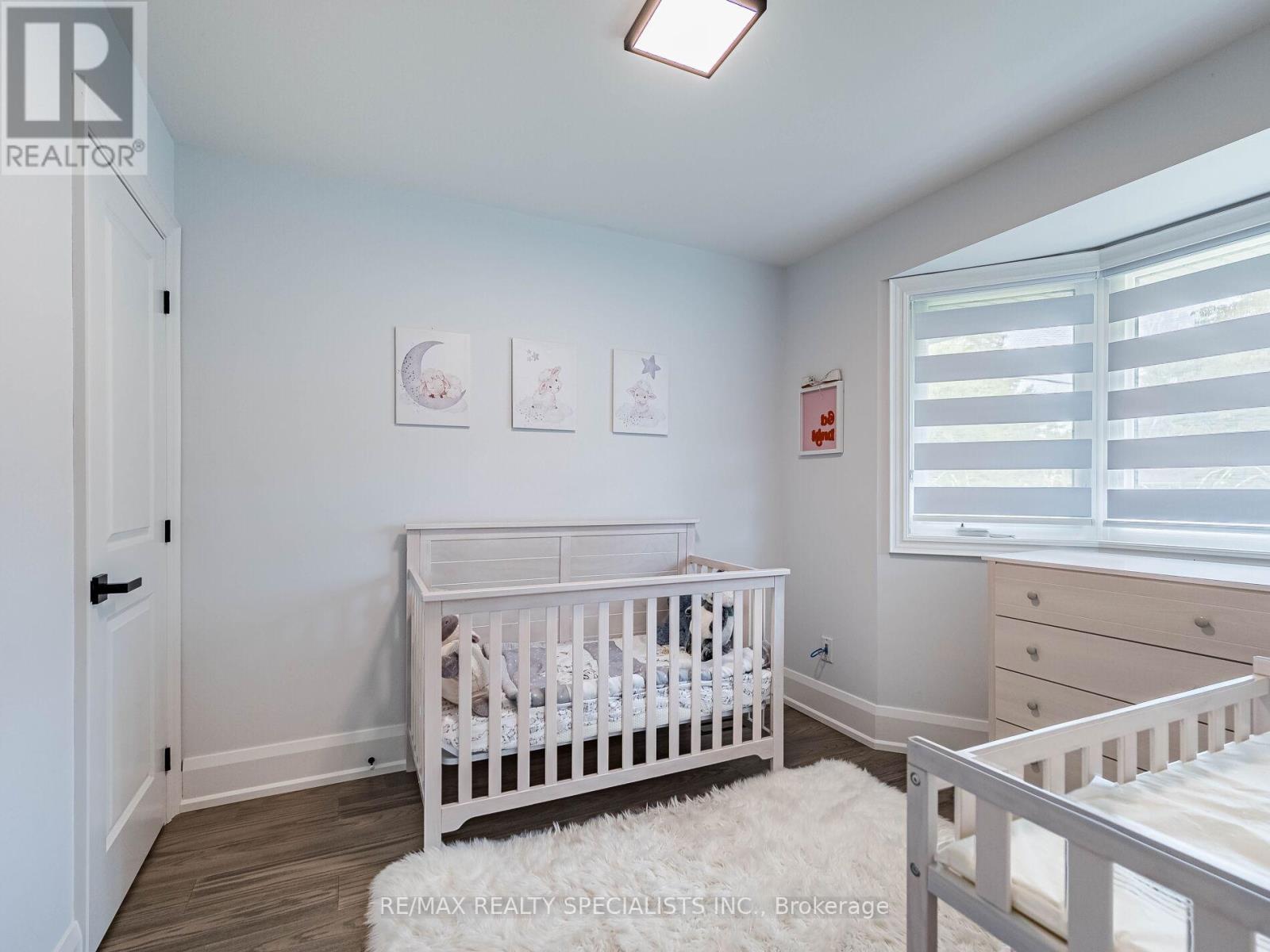 16 LESBURY AVENUE - 22