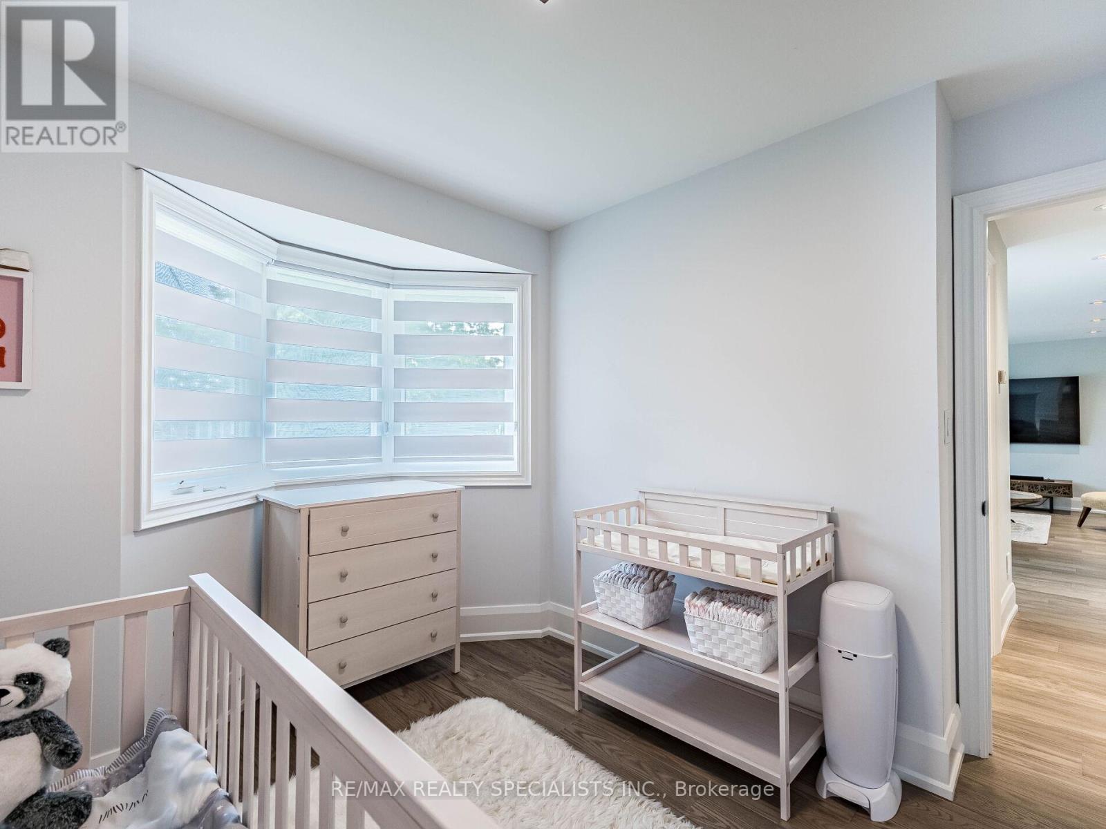 16 LESBURY AVENUE - 23