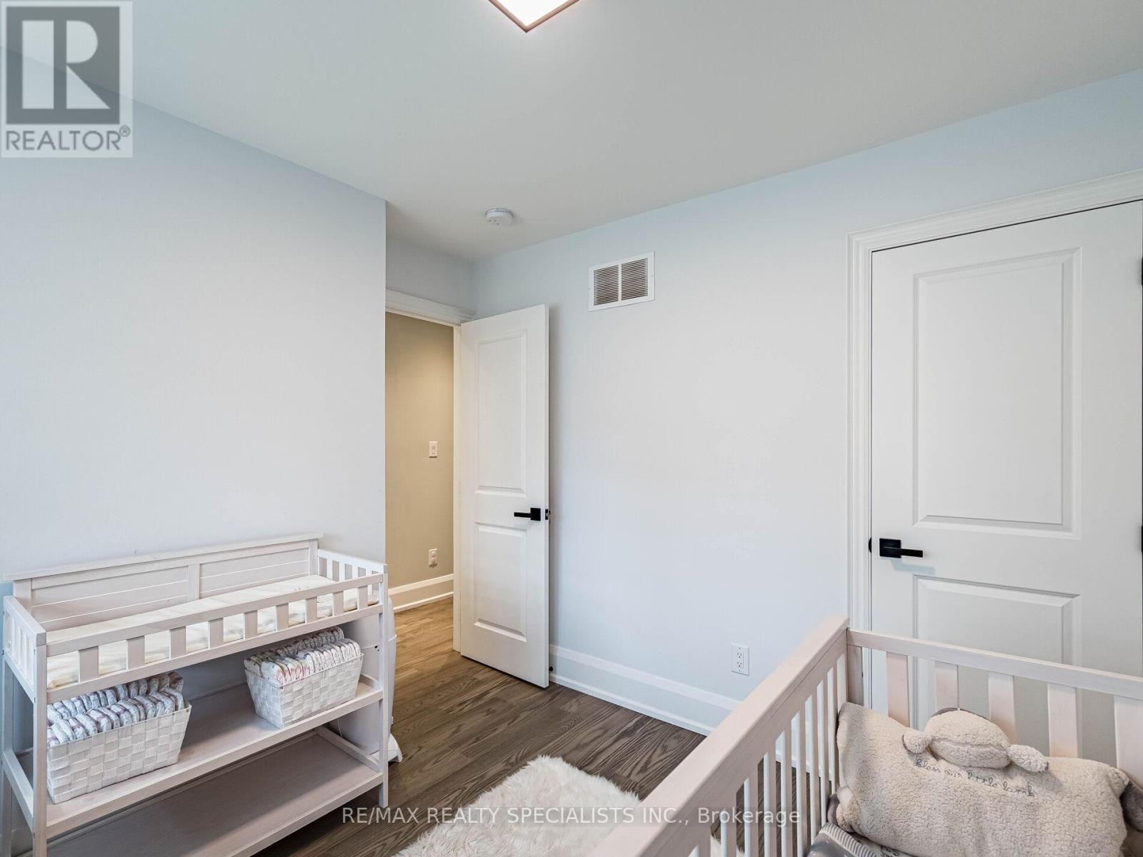 16 LESBURY AVENUE - 24