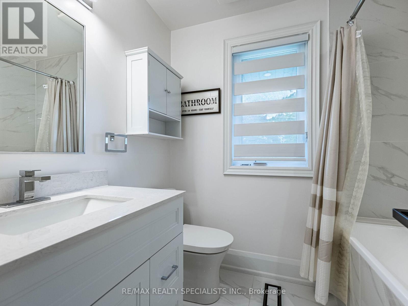 16 LESBURY AVENUE - 25