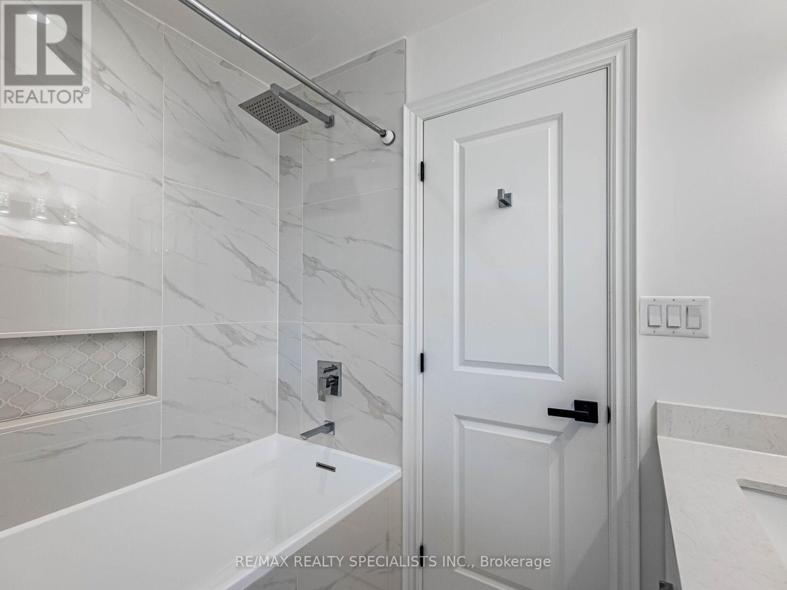 16 LESBURY AVENUE - 26