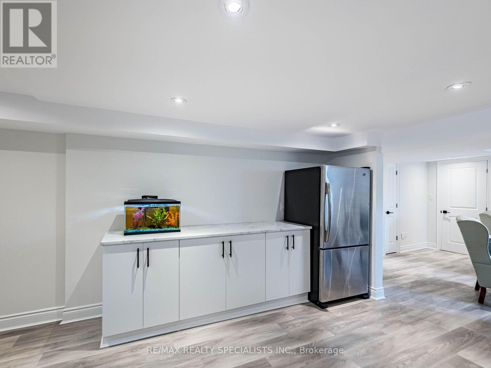 16 LESBURY AVENUE - 30
