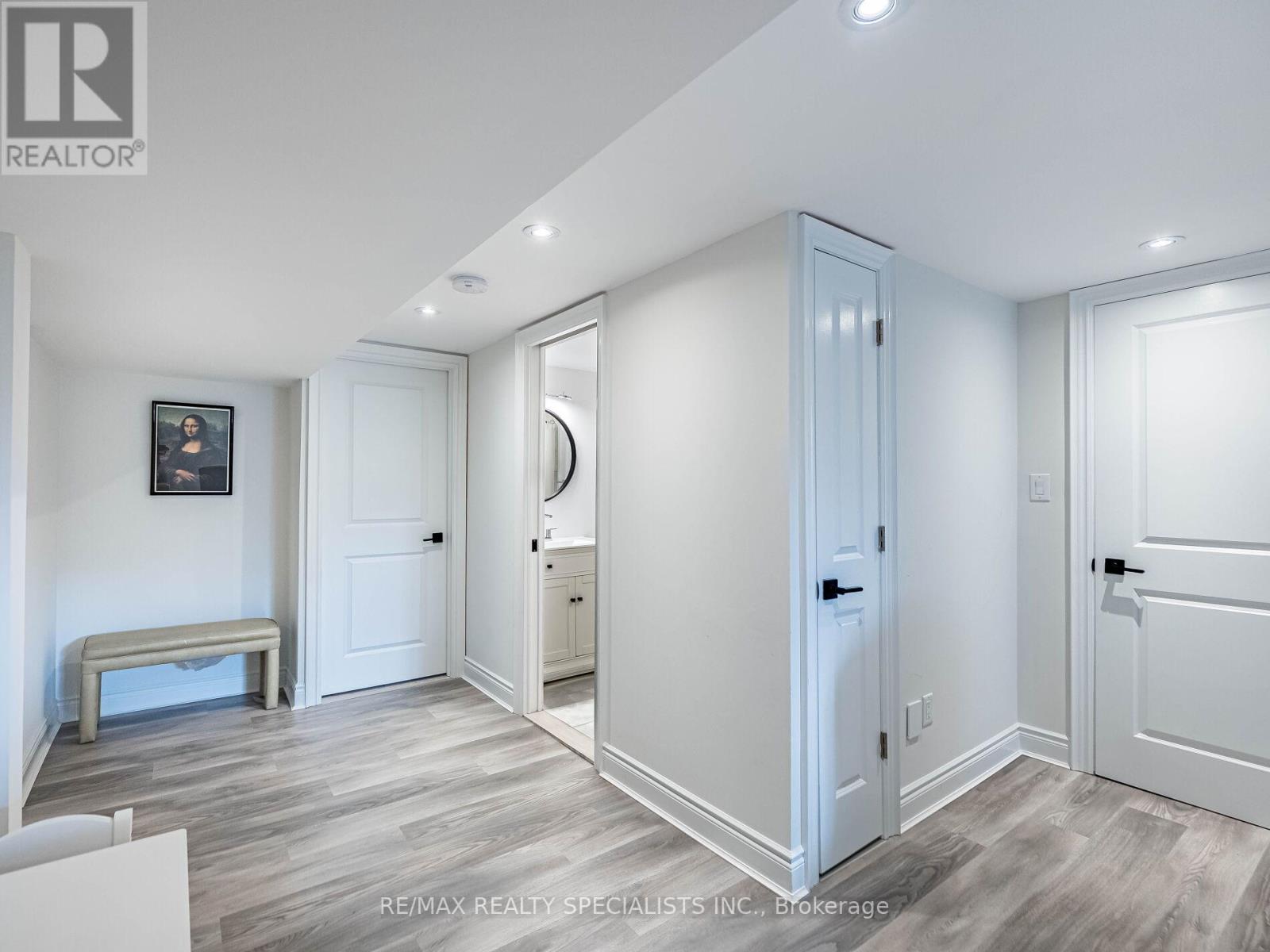 16 LESBURY AVENUE - 35