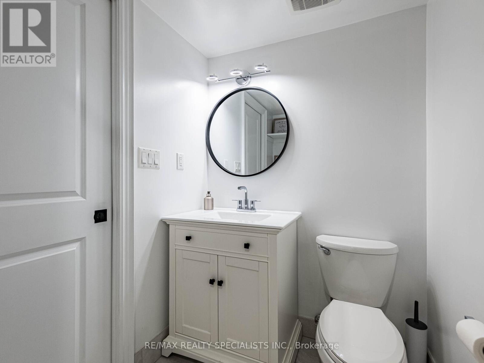16 LESBURY AVENUE - 39