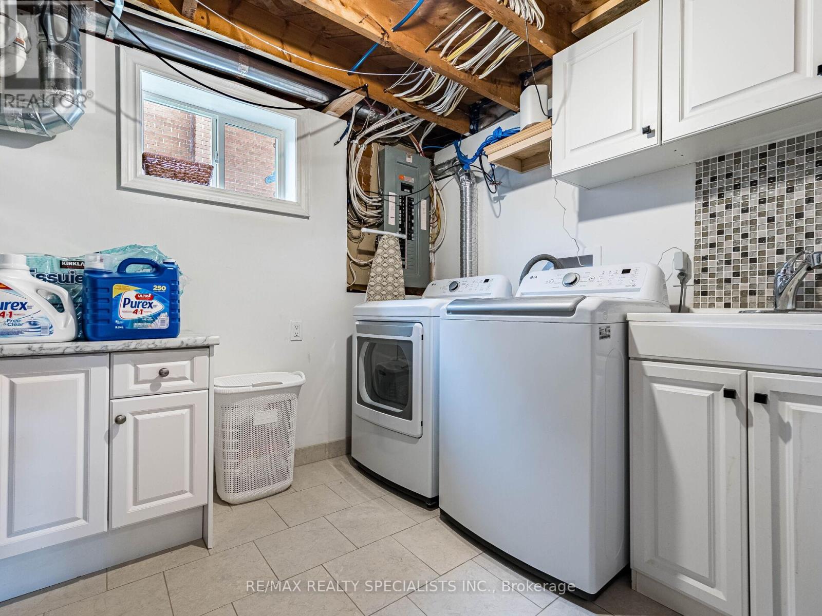 16 LESBURY AVENUE - 41