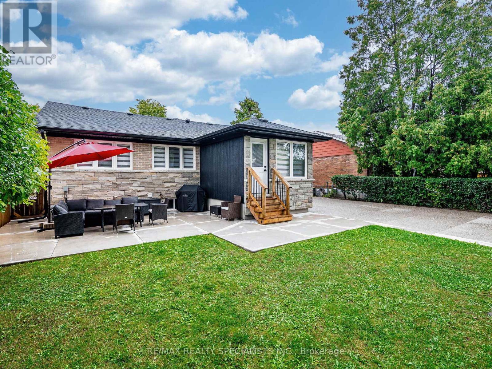 16 LESBURY AVENUE - 44