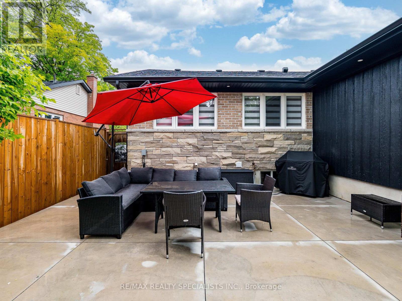 16 LESBURY AVENUE - 45