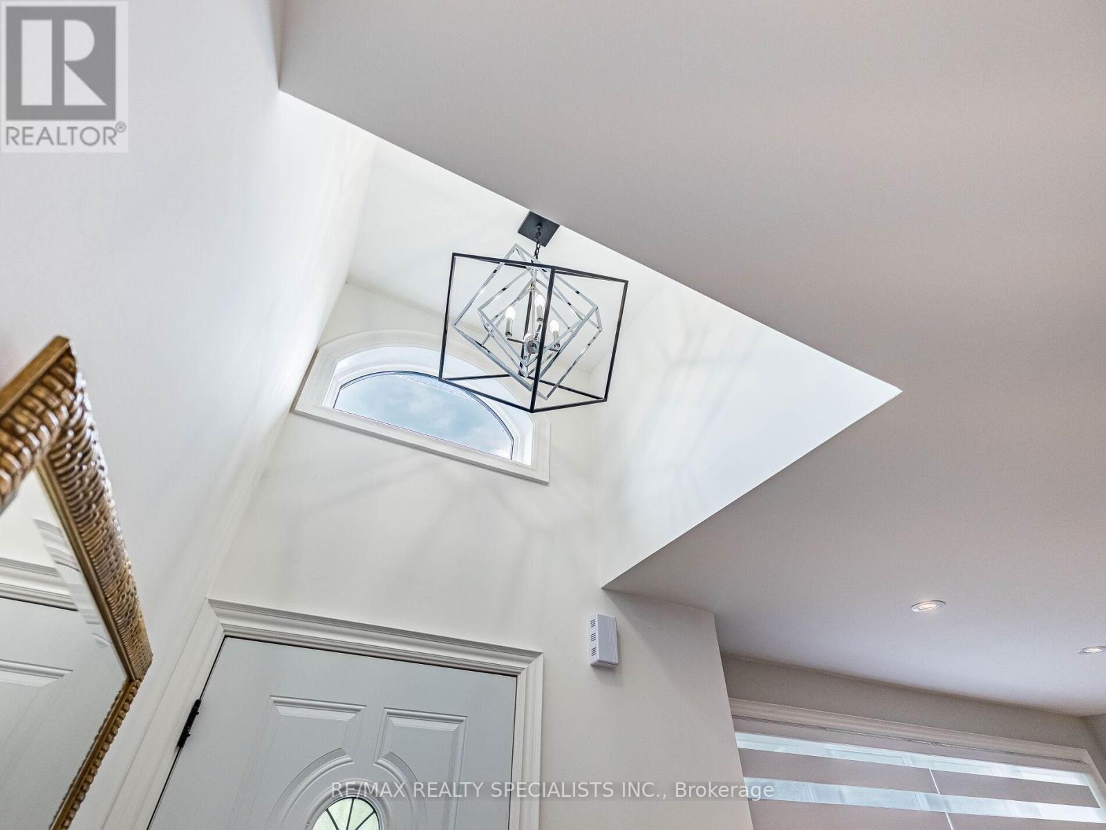 16 LESBURY AVENUE - 5