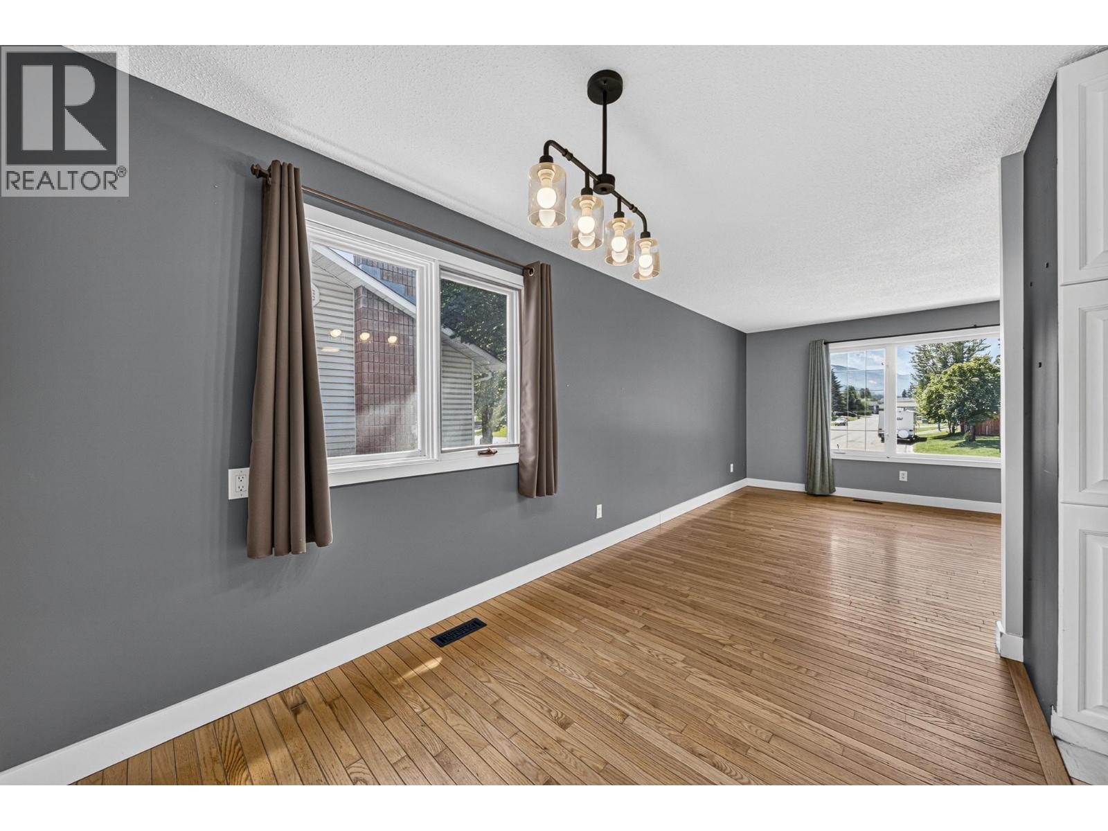 340 Pacific Yew Crescent - 15