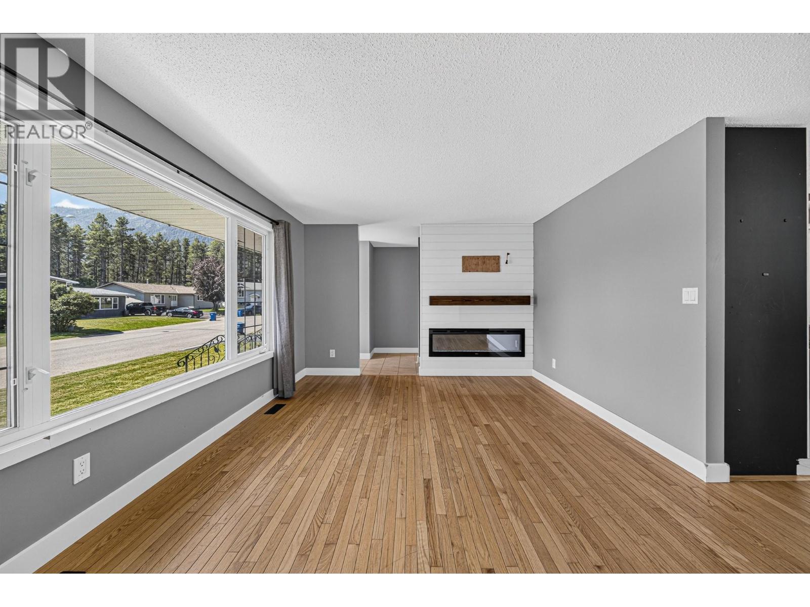 340 Pacific Yew Crescent - 3