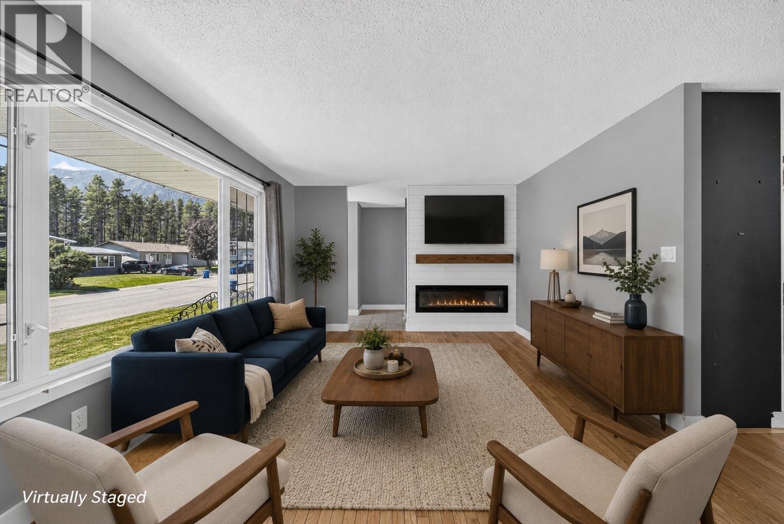 340 Pacific Yew Crescent - 4