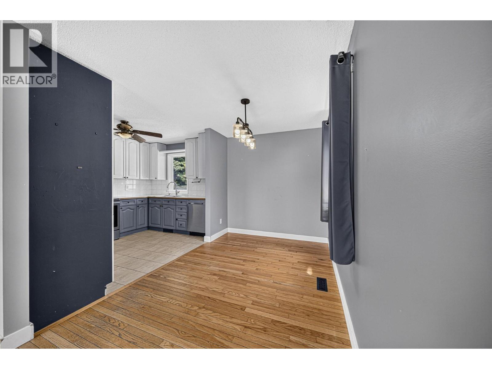 340 Pacific Yew Crescent - 13