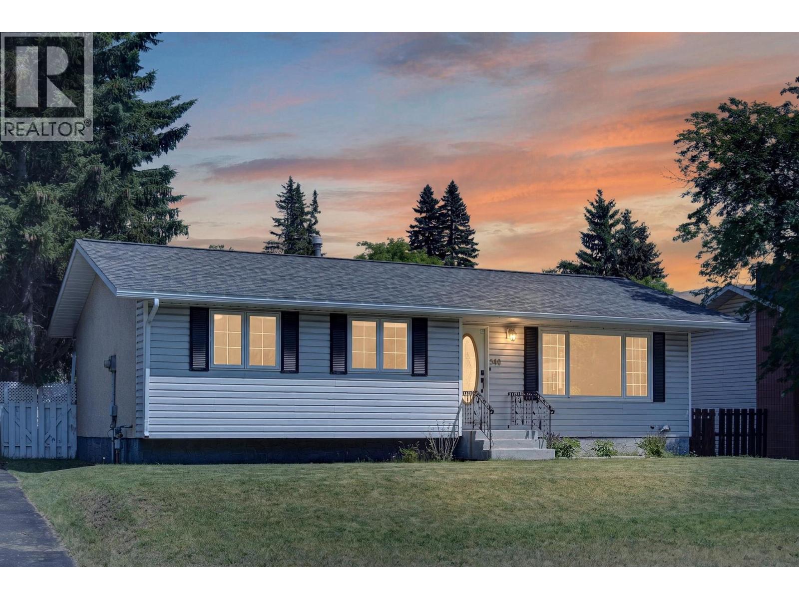 340 Pacific Yew Crescent - 1